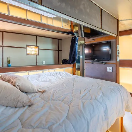 ספינת מלון Boat, Vintage Yacht *