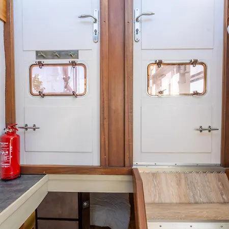 Botel Boat, Vintage Yacht Bordeaux