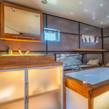 Boat, Vintage Yacht * Bordeaux