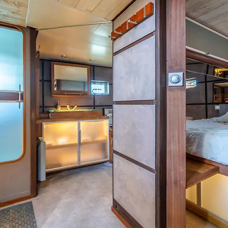 Botel Boat, Vintage Yacht